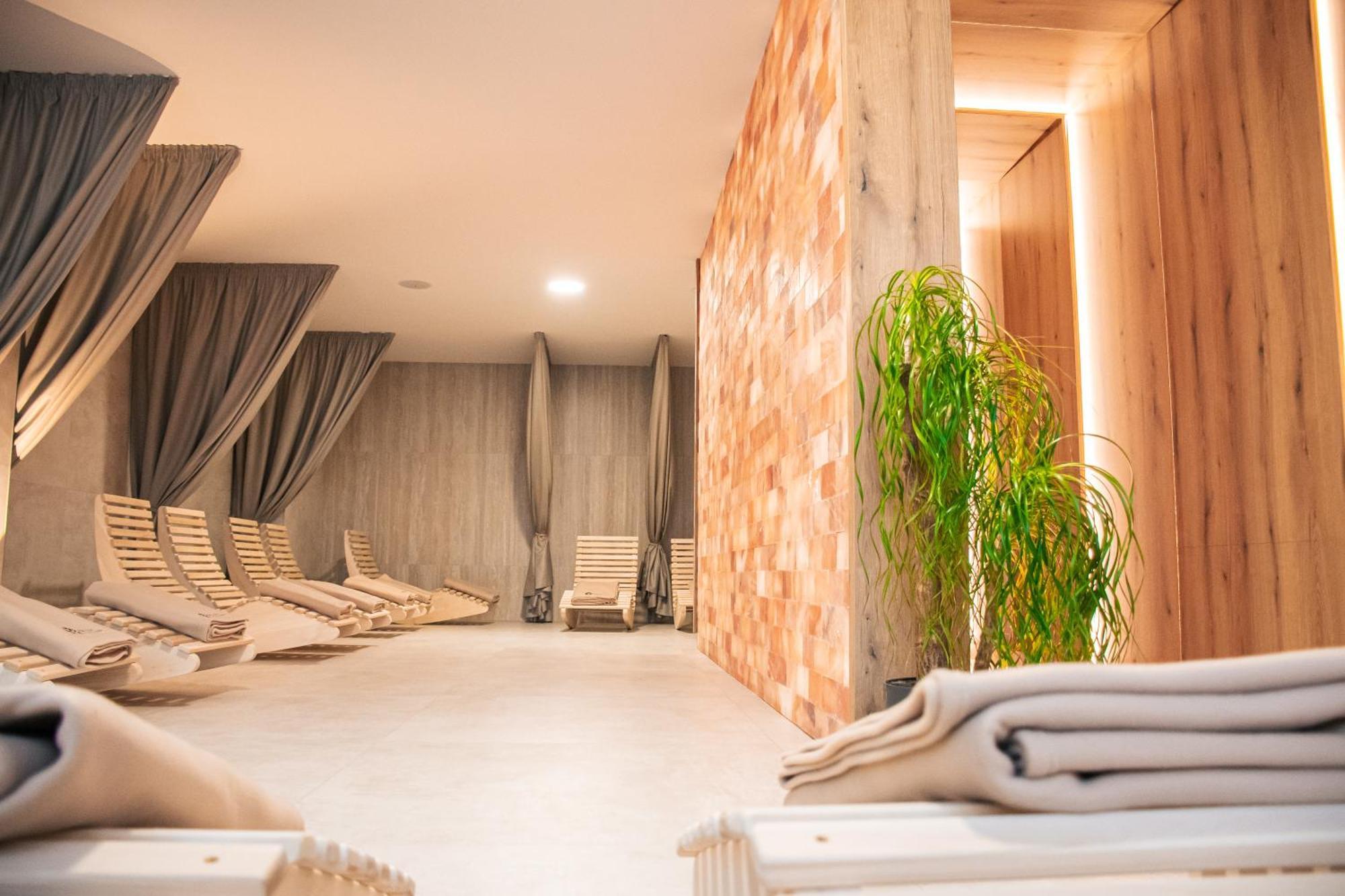 Rm Hotel Wellness & Congress Prievidza Exterior photo